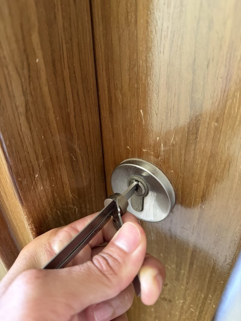 Emergency locksmith Singapore — locked out of home, unlock main door Singapore HDB same day